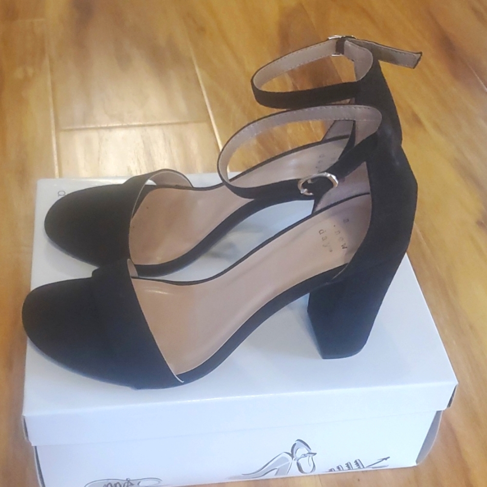 8.5 Black, open toe, chunky heels.
